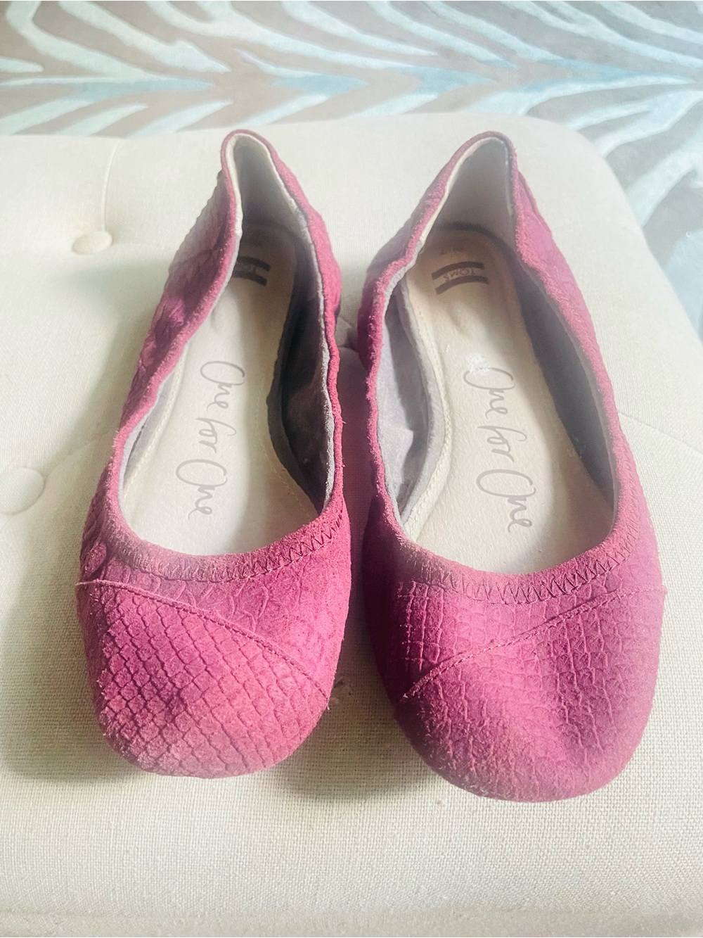TOMS Women's Burgundy Snake Texture Ballet Flats Size 7
